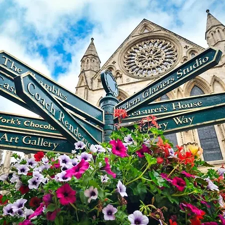 51 Main Avenue Luxurious Modern House With Garden & Parking Pass The Keys Nyaraló