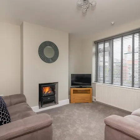 51 Main Avenue Luxurious Modern House With Garden & Parking Pass The Keys