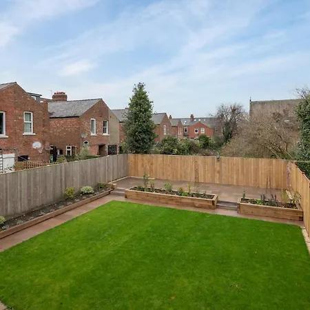 51 Main Avenue Luxurious Modern House With Garden & Parking Pass The Keys