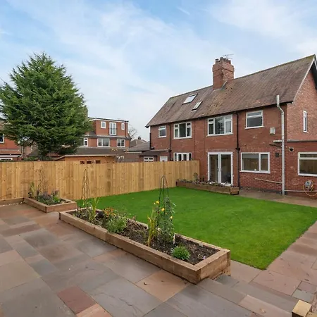 51 Main Avenue Luxurious Modern House With Garden & Parking Pass The Keys *