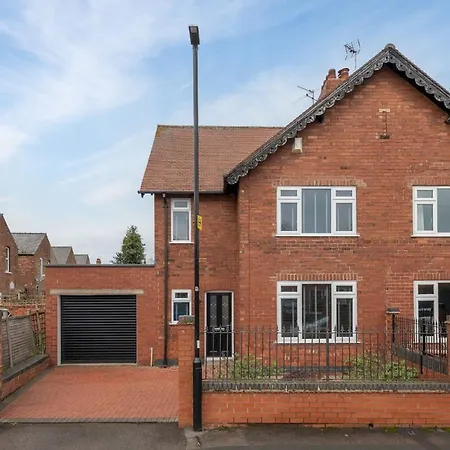 51 Main Avenue Luxurious Modern House With Garden & Parking Pass The Keys 펜션