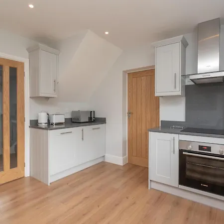 51 Main Avenue Luxurious Modern House With Garden & Parking Pass The Keys Dom wakacyjny York