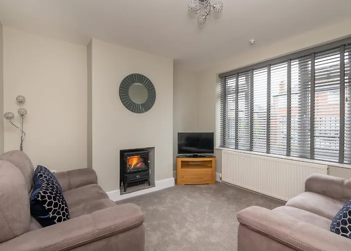 51 Main Avenue Luxurious Modern House With Garden & Parking Pass The Keys