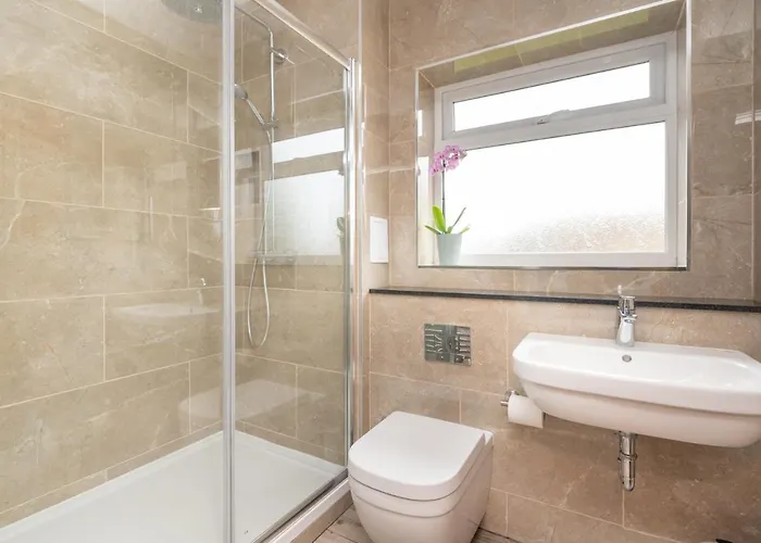 Semesterbostad 51 Main Avenue Luxurious Modern House With Garden & Parking Pass The Keys York