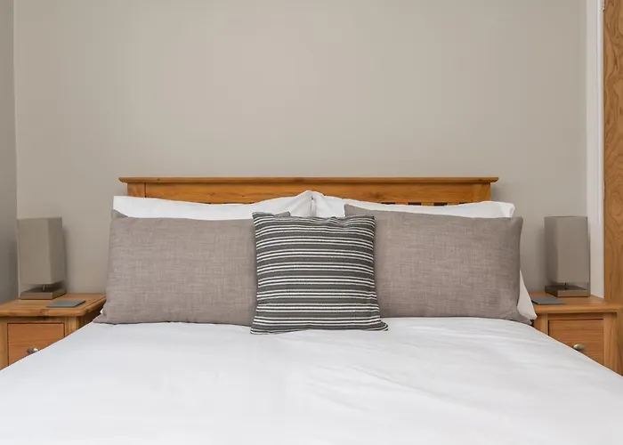 Semesterbostad 51 Main Avenue Luxurious Modern House With Garden & Parking Pass The Keys