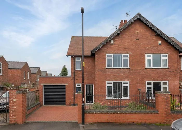 51 Main Avenue Luxurious Modern House With Garden & Parking Pass The Keys Semesterbostad