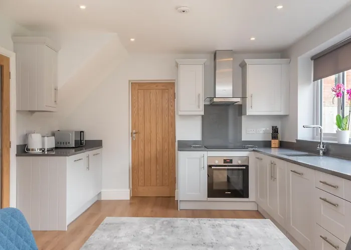 Semesterbostad 51 Main Avenue Luxurious Modern House With Garden & Parking Pass The Keys York