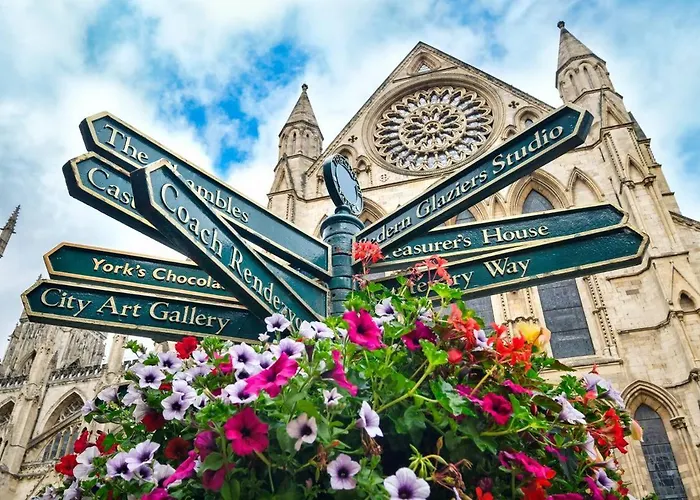 51 Main Avenue Luxurious Modern House With Garden & Parking Pass The Keys Semesterbostad