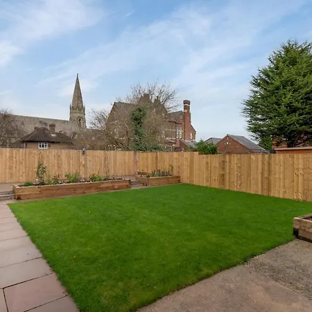 Vakantiehuis 51 Main Avenue Luxurious Modern House With Garden & Parking Pass The Keys